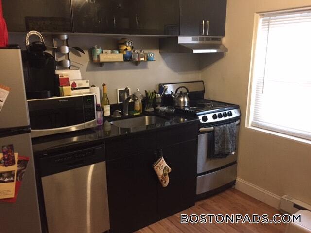 Primary Photo - 20 Bartlett Pl