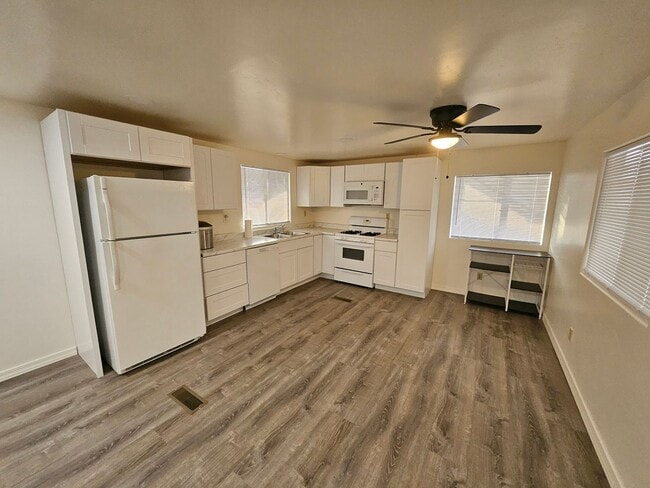 Building Photo - Newly Remodeled Singlewide Mobile in Bullh...
