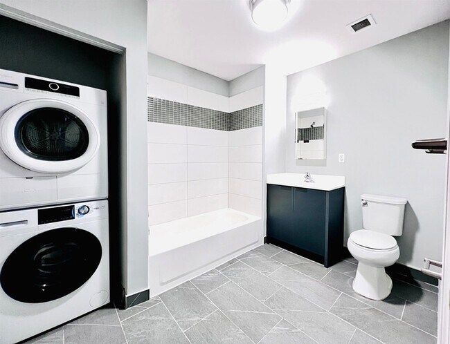 Building Photo - 160 Lafayette St