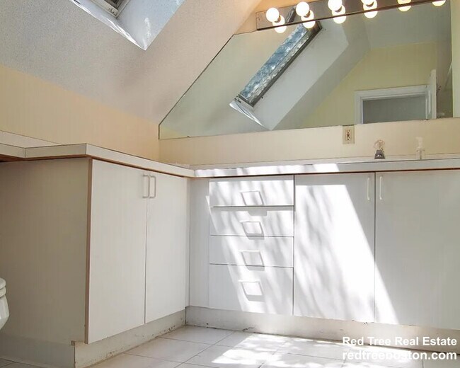 Building Photo - 9 Etna St