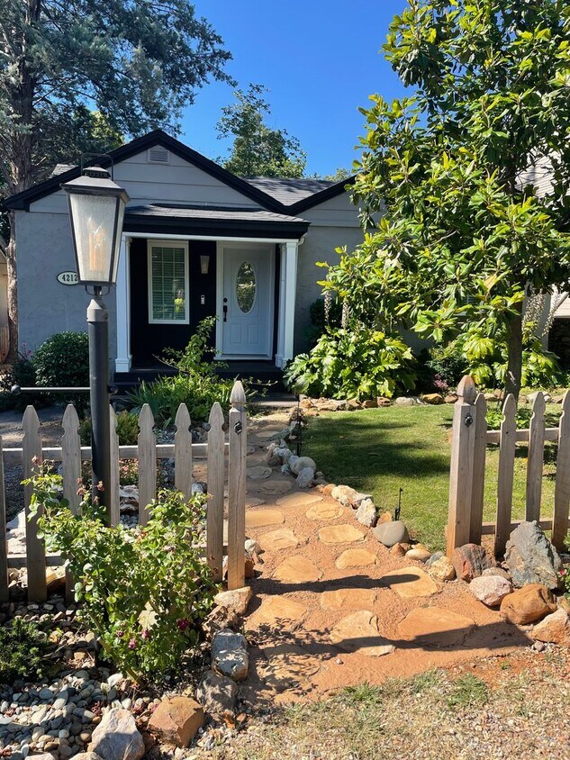 Primary Photo - 2 BED 1 BATH HOME IN SHASTA LAKE