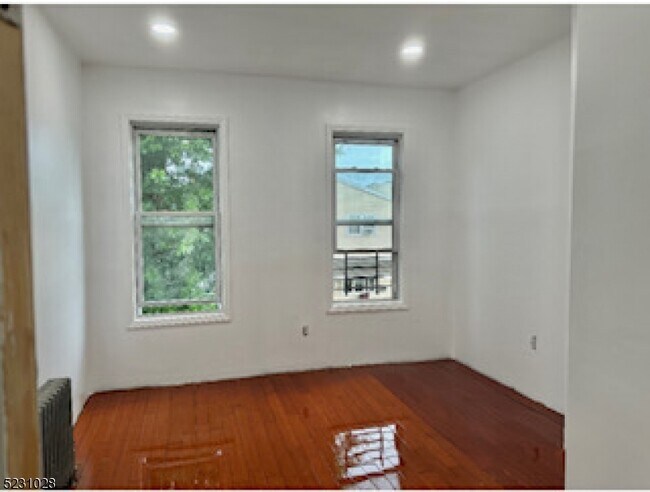 Building Photo - 319 59th St