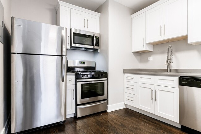 Building Photo - Amazing Kenwood 1bed/1bath Apartment