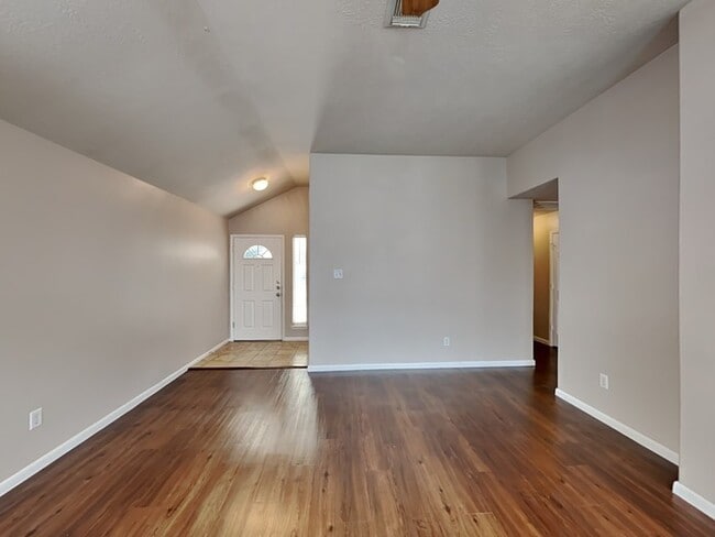 Building Photo - Great Home!
