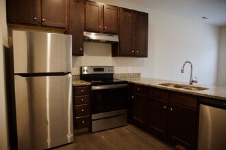 Building Photo - 4653 Fairfield Farm Rd