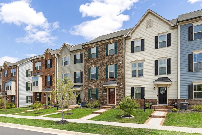 Foto del edificio - STUNNING TOWNHOME - POTOMAC SHORES - EASY ...