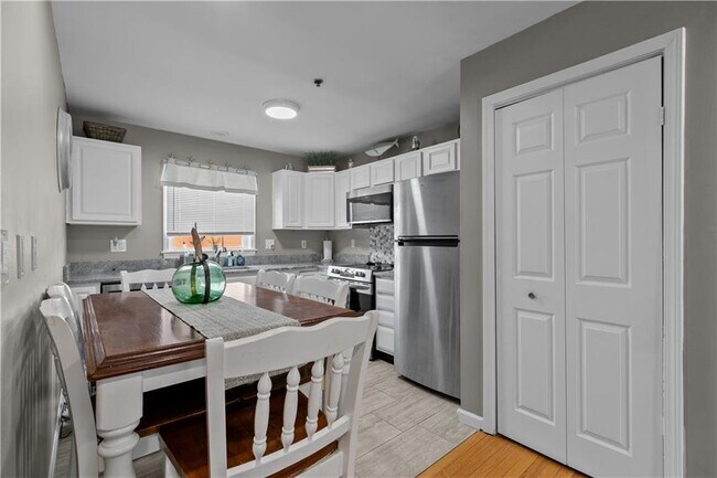 Foto del edificio - 231 Maple Ave