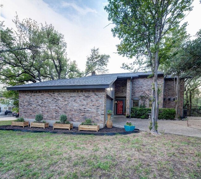 Foto del edificio - 11408 Spicewood Pkwy