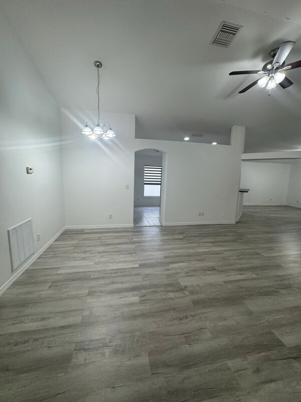 Foto del edificio - 833 Greenleaf Cir