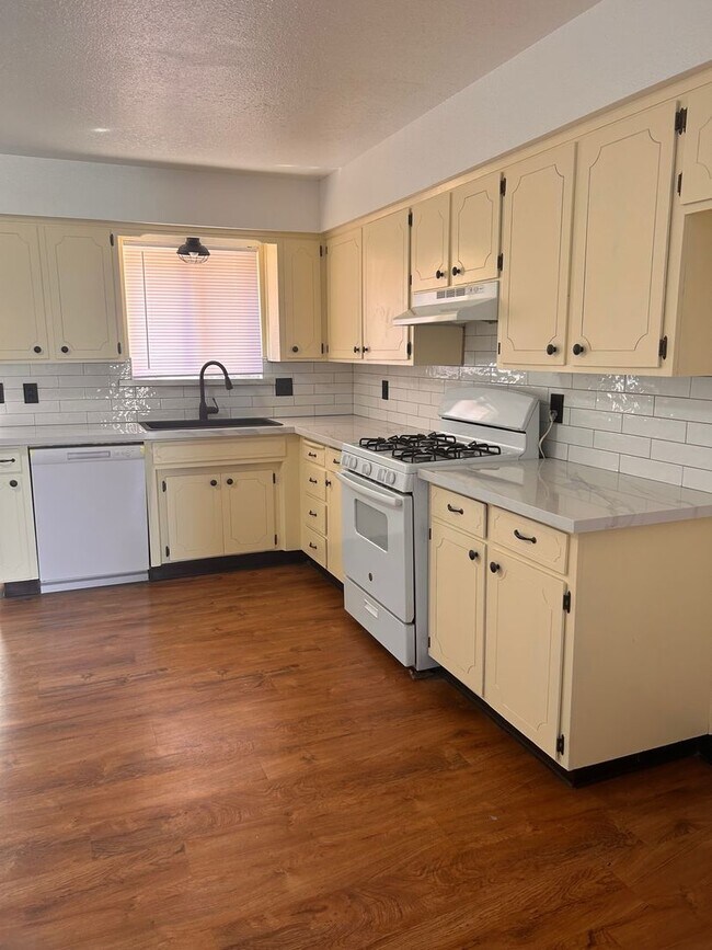Foto del edificio - 3713-3719 S Shady St
