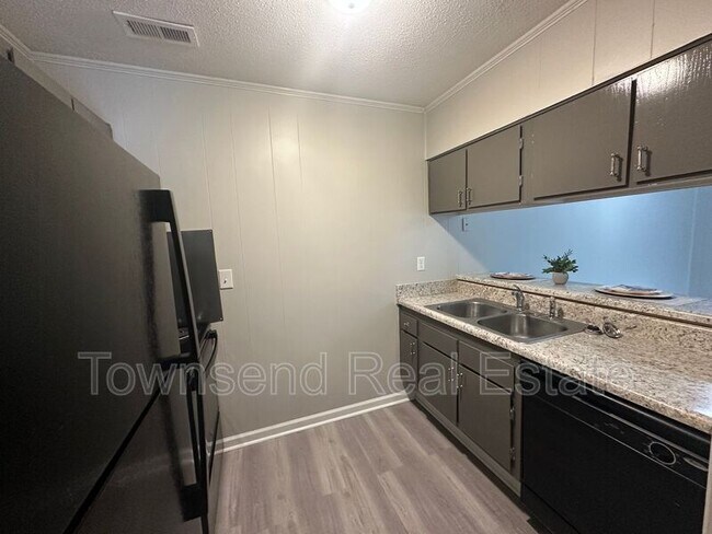 Foto del edificio - 5853 Century Oaks Dr