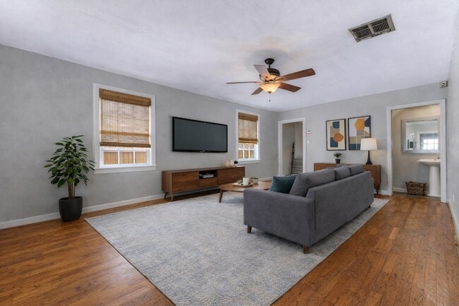 Foto del edificio - 4527 Capitol Ave