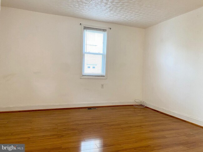 Building Photo - 523 Dorsey Ave