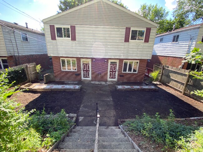 Building Photo - 616 1st St