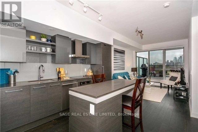 Building Photo - 1030 King St W