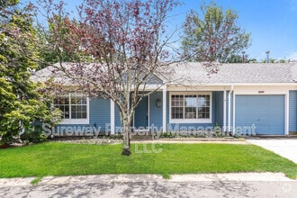 Building Photo - 1042 A Canterbury Dr