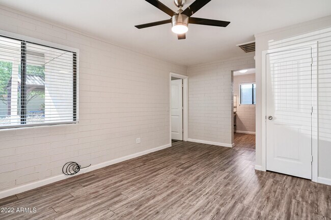 Foto del edificio - 1744 W Glendale Ave