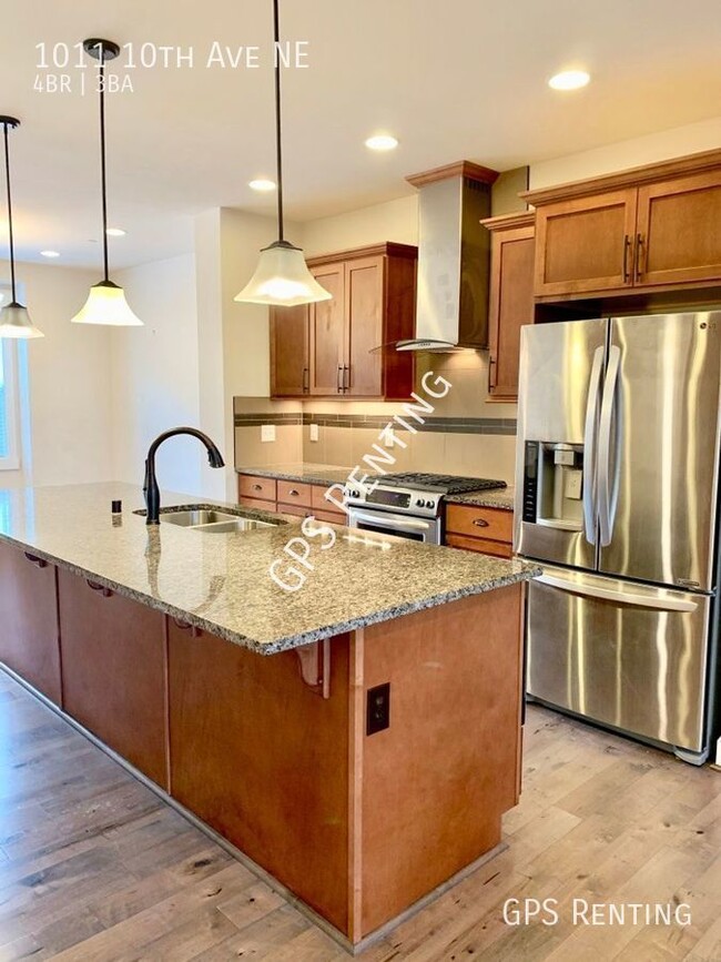 Building Photo - Issaquah Townhome at the Brownstone