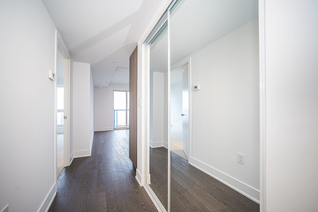 Photo du bâtiment - 955 Bay St.