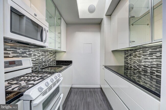 Building Photo - 2711 Ordway St NW