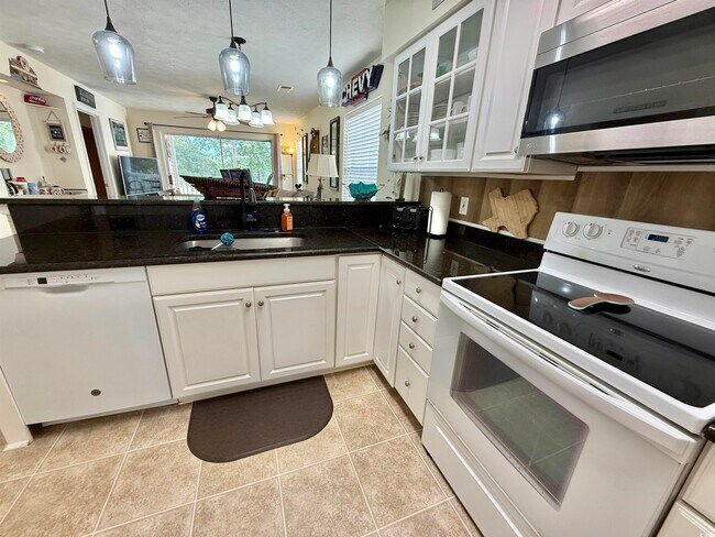 Foto del edificio - 615 Waterway Village Blvd