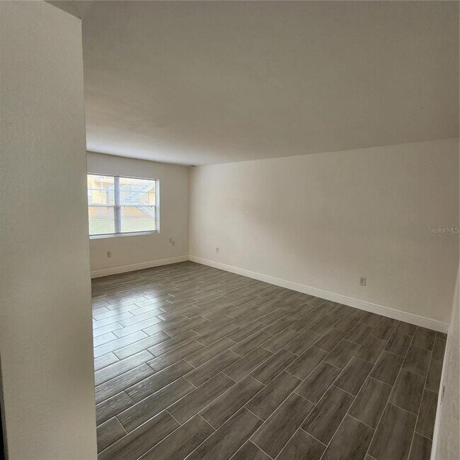 Foto del edificio - 711 Wyman Ct