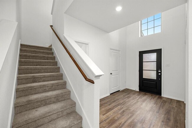 Building Photo - 26514 Ledgemont Dr