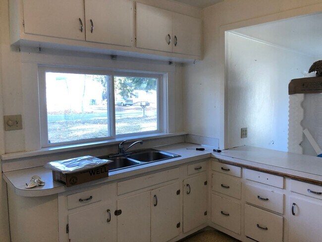 Building Photo - Adorable 3bed/1.5bath Home Close to School...