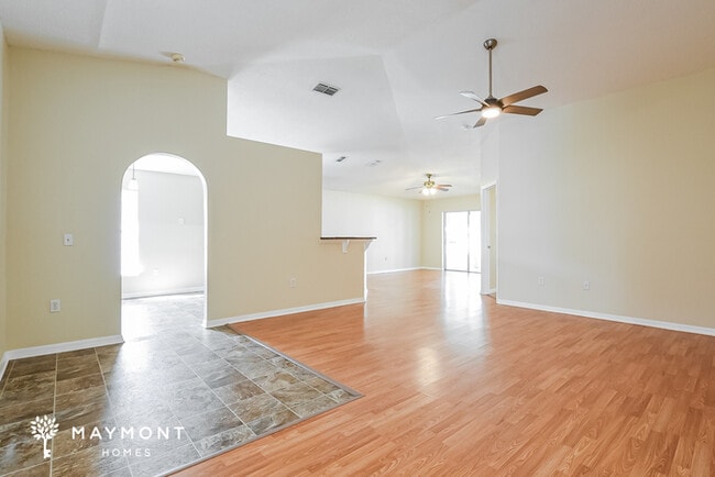 Building Photo - 3363 Erskine Dr