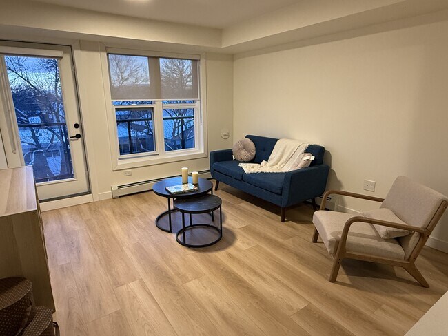 Building Photo - 8615-8108 108 St NW