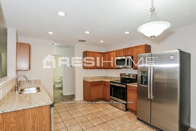 Building Photo - 1415 Honey Bee Lane