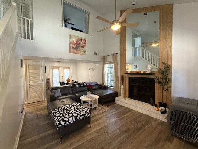 Building Photo - 151 Holland Park Cir