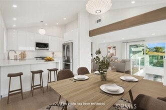 Building Photo - 372 Locust St