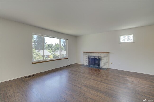 Building Photo - 8421 31st Ave SW