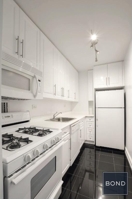 Foto del edificio - 888 Eighth Avenue