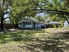 Building Photo - 108 W Comanche Ave