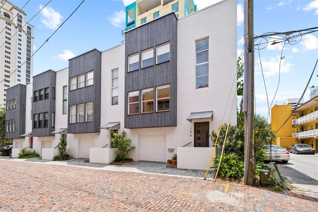 Foto del edificio - 106 Fareham Pl N