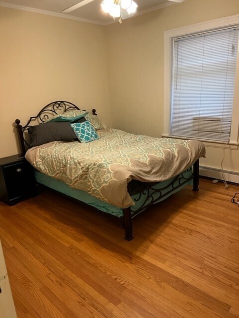 Building Photo - 1406 W Warner Ave