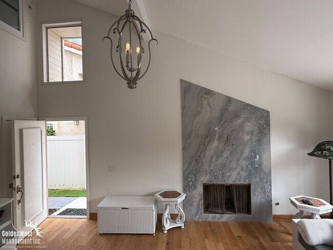 Foto del edificio - Modern 3Bdm 3Ba with Bonus Room Coastal Ho...