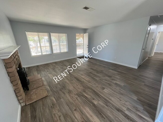 Foto del edificio - 3 Bedroom, 2 Bath home for Rent in Palmdale