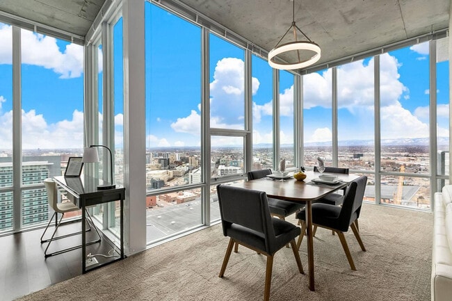 Building Photo - 1324 Champa St