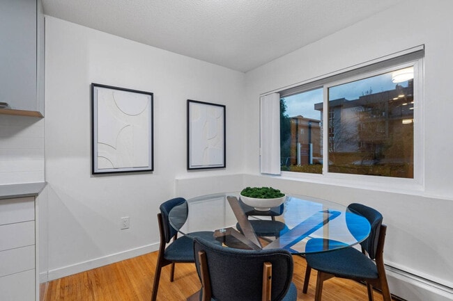 Photo du bâtiment - 1550 W 11th Ave