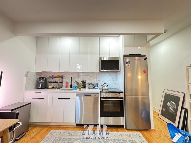 Building Photo - 457 Park Pl