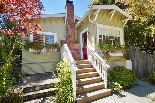Building Photo - 21 Cedar Ave