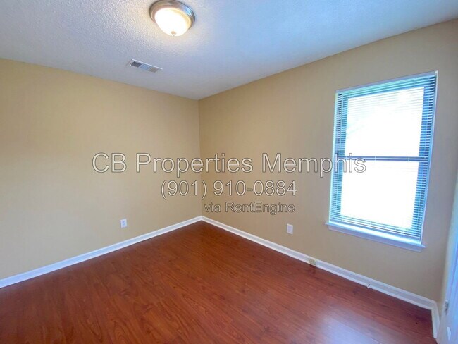Foto del edificio - 6930 Autumnhill Ln
