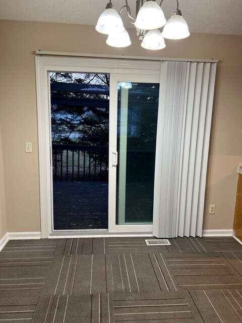 Breakfast area with a view - 1501 Manora Ct