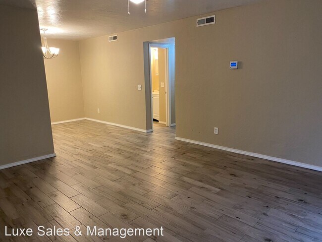 Building Photo - 2 br, 2 bath House - 6036 NW Expressway Un...