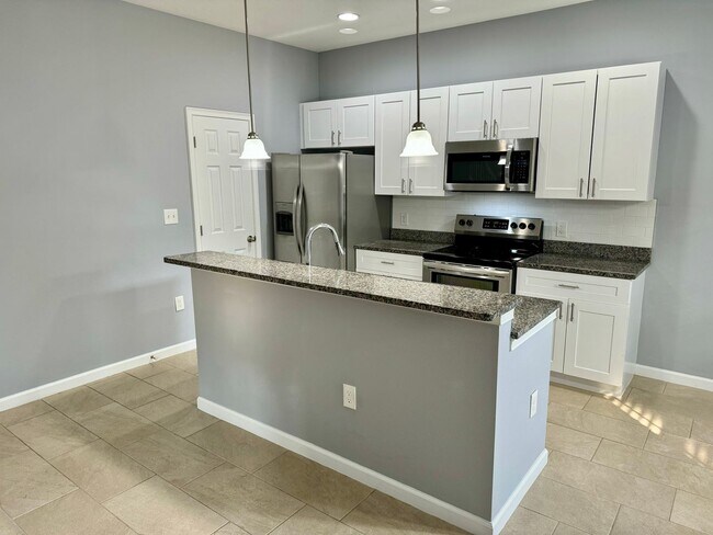 Building Photo - Move in ready 3/2 New Construction Townhouse with Garage!!!