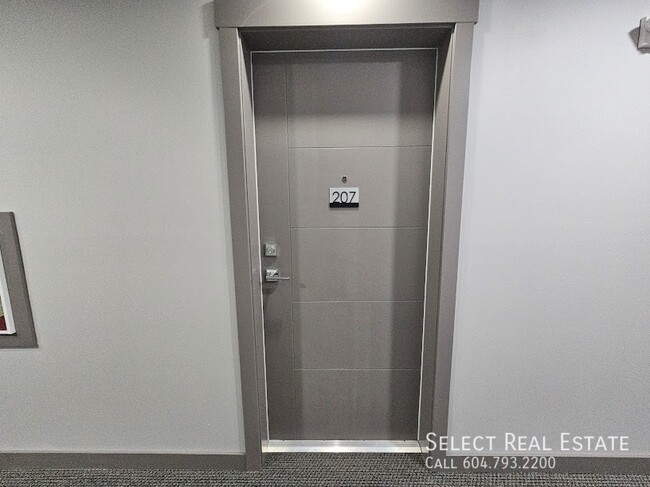 Building Photo - 33886 Pine St