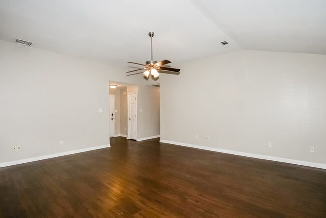 Building Photo - 145 Pine Ridge Ln